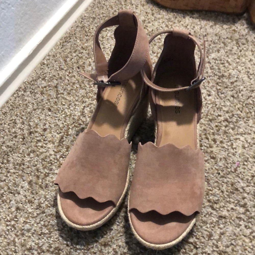 Scalloped wedge shoes